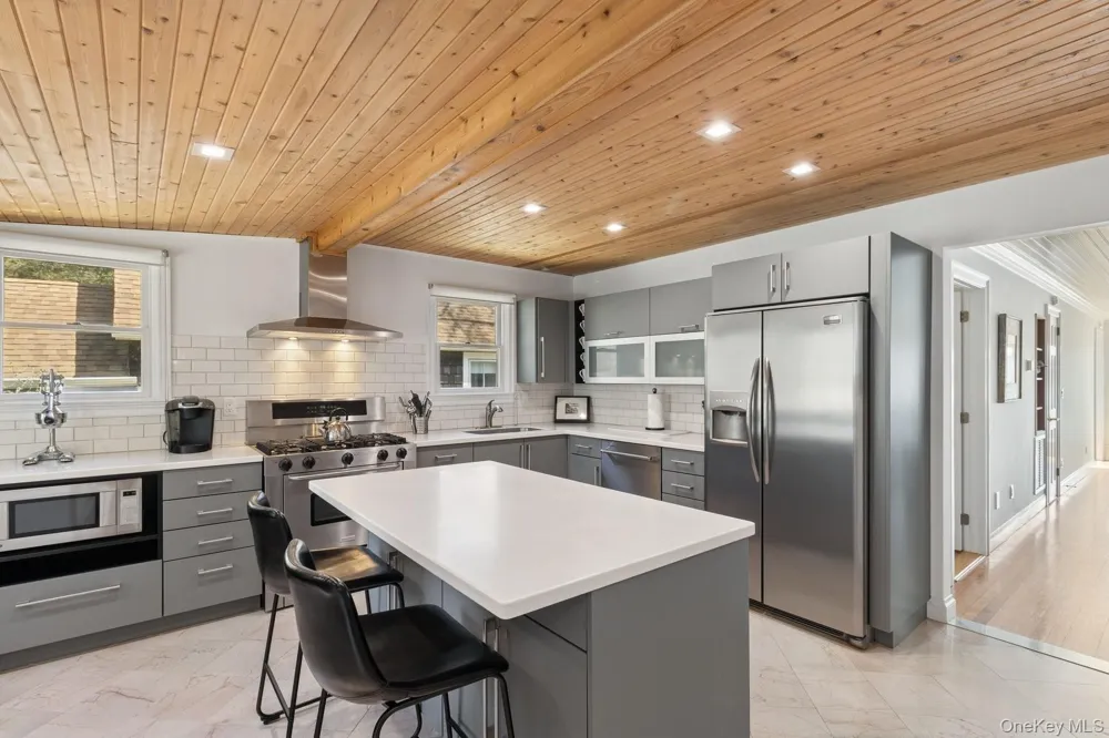 80 Towd Point Road Southampton, NY 11968