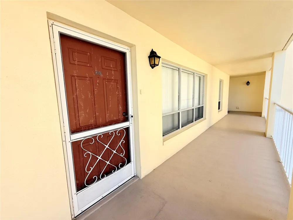 9000 COMMODORE DRIVE #302 Seminole, FL 33776