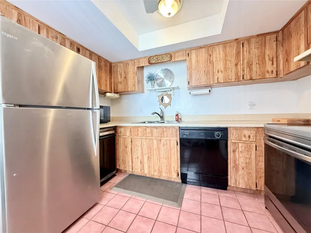 9000 COMMODORE DRIVE #302 Seminole, FL 33776