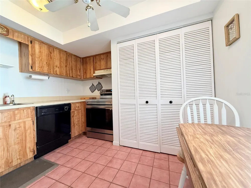 9000 COMMODORE DRIVE #302 Seminole, FL 33776