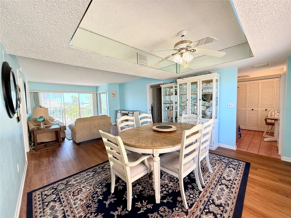 9000 COMMODORE DRIVE #302 Seminole, FL 33776