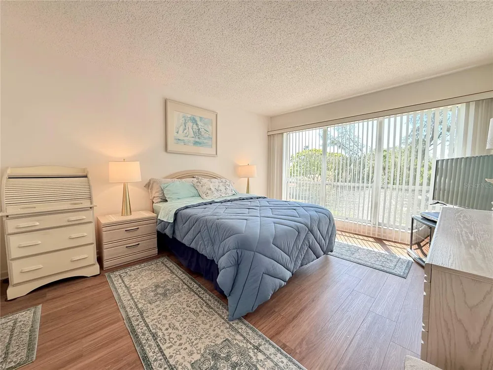 9000 COMMODORE DRIVE #302 Seminole, FL 33776