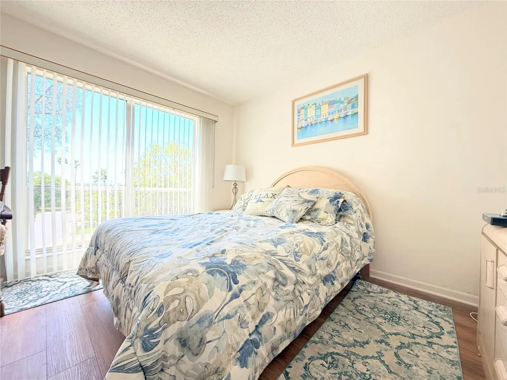 9000 COMMODORE DRIVE #302 Seminole, FL 33776