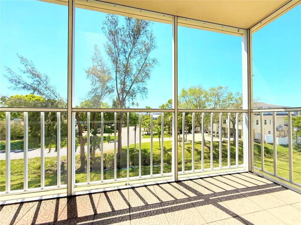 9000 COMMODORE DRIVE #302 Seminole, FL 33776