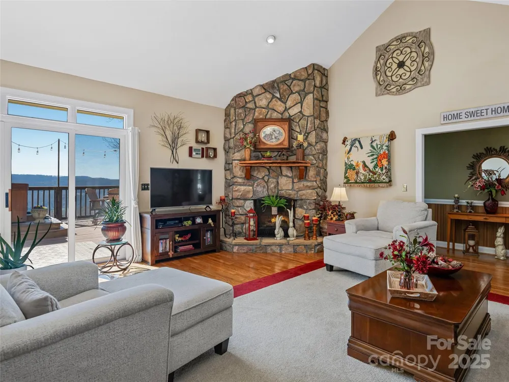 288 Hawks Point Drive Zirconia, NC 28790