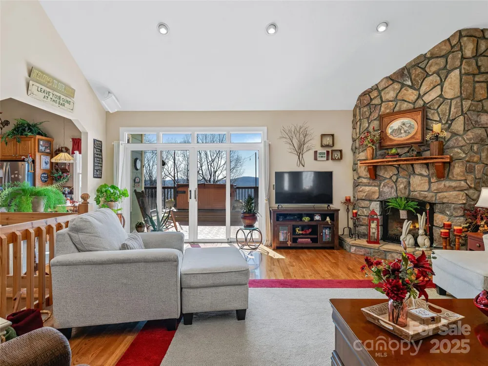 288 Hawks Point Drive Zirconia, NC 28790