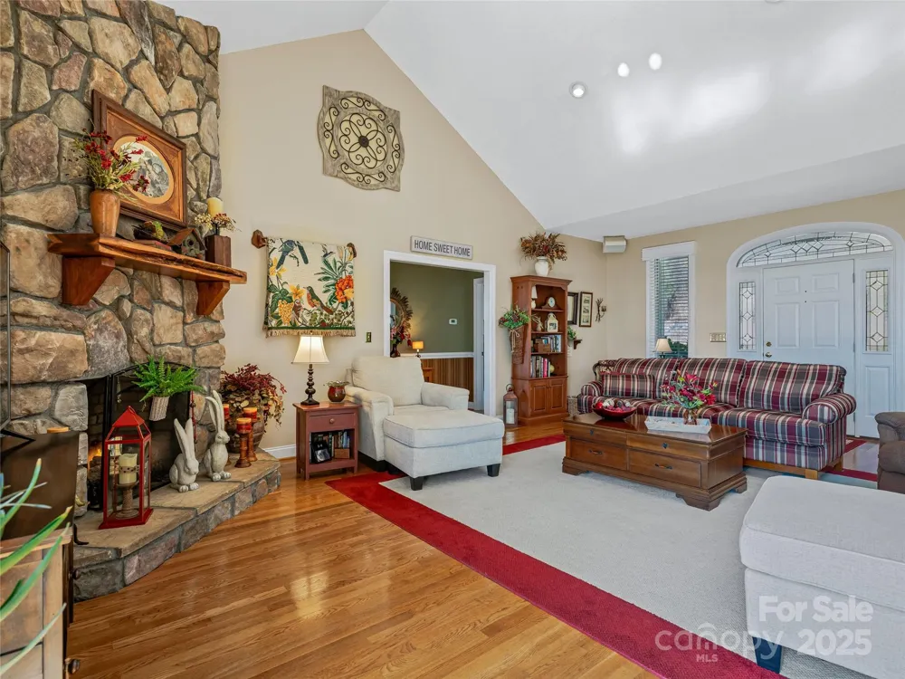 288 Hawks Point Drive Zirconia, NC 28790
