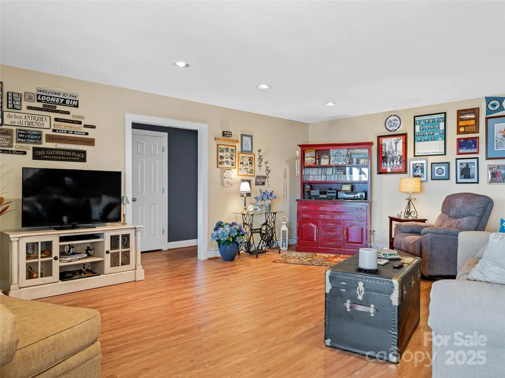 288 Hawks Point Drive Zirconia, NC 28790