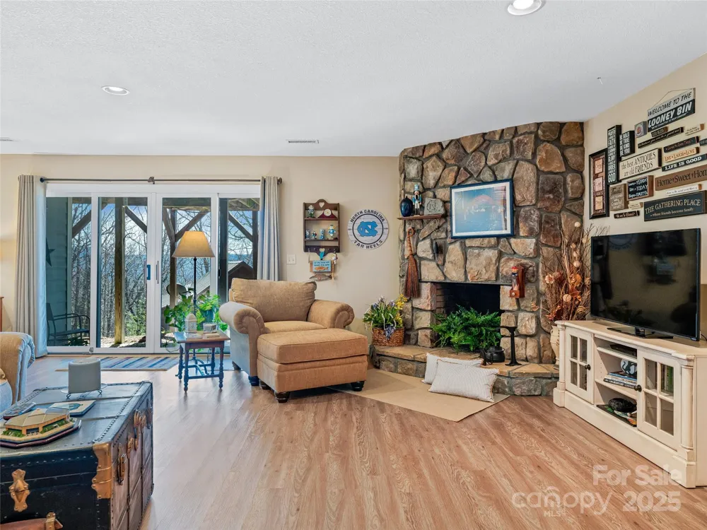 288 Hawks Point Drive Zirconia, NC 28790
