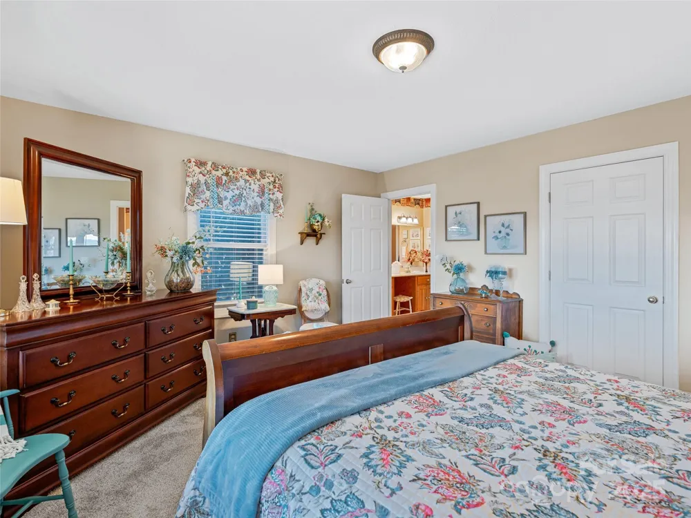 288 Hawks Point Drive Zirconia, NC 28790