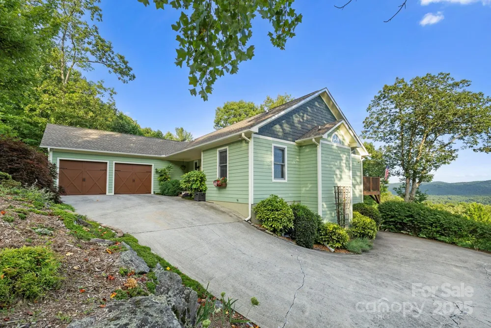 288 Hawks Point Drive Zirconia, NC 28790