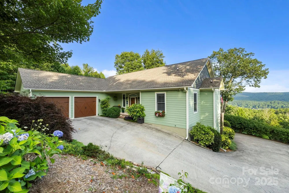 288 Hawks Point Drive Zirconia, NC 28790