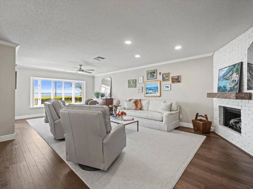 2087 EDGEWATER DRIVE #C Clearwater, FL 33755