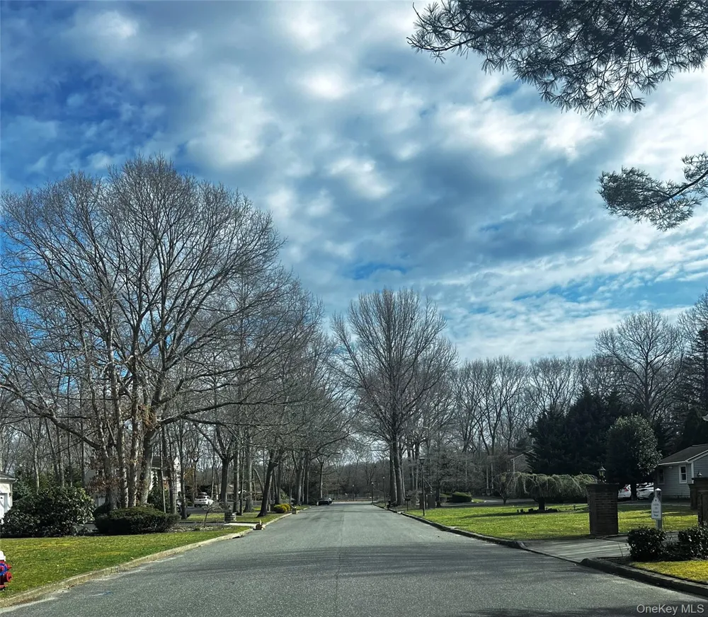 9 Jeanine Court Dix Hills, NY 11746