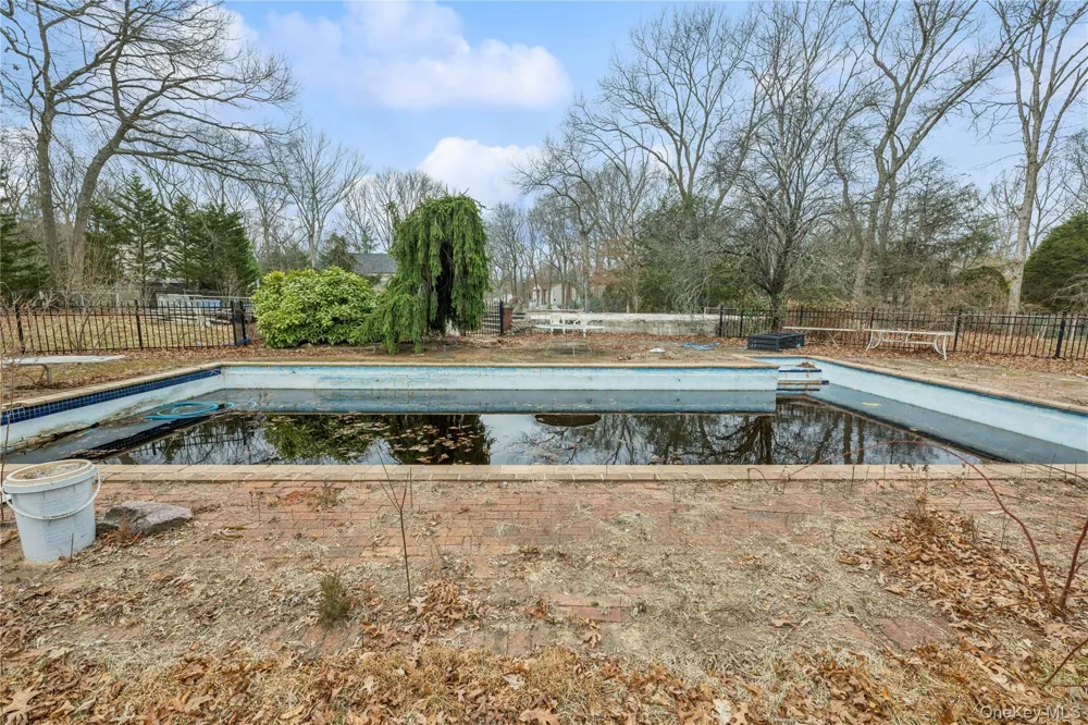 9 Jeanine Court Dix Hills, NY 11746