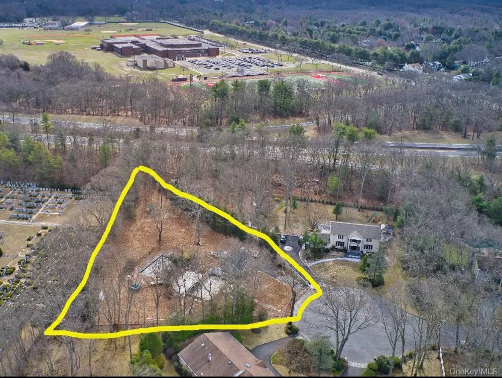 9 Jeanine Court Dix Hills, NY 11746