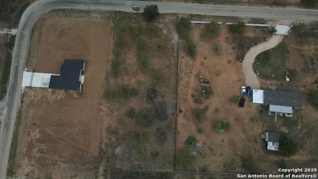 148 County Road 2667 Devine, TX 78016