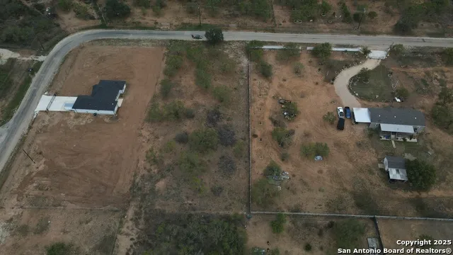 148 County Road 2667 Devine, TX 78016