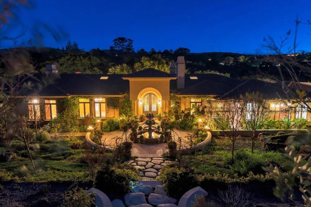 28025 Natoma Road Los Altos Hills, CA 94022
