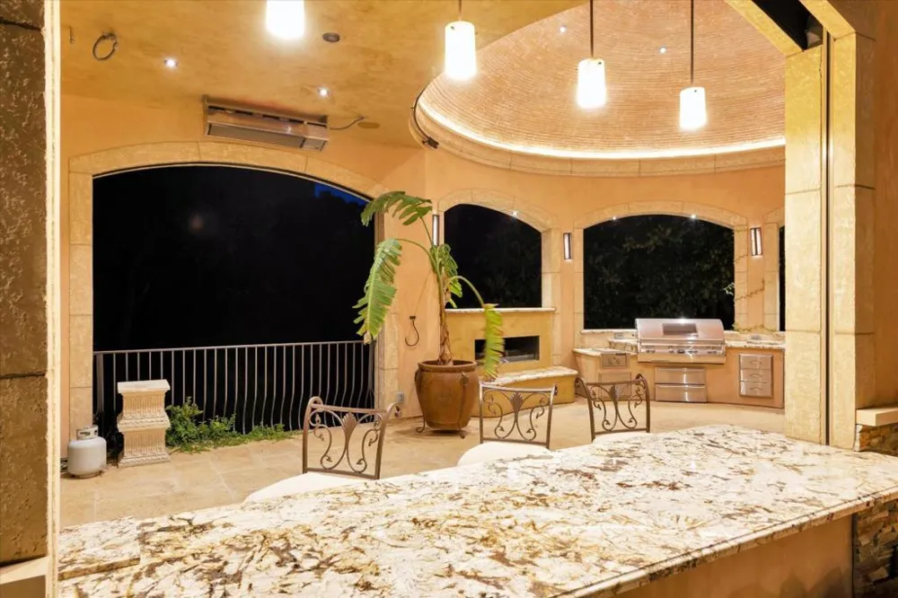 28025 Natoma Road Los Altos Hills, CA 94022