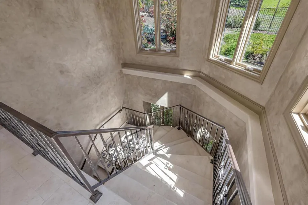 28025 Natoma Road Los Altos Hills, CA 94022