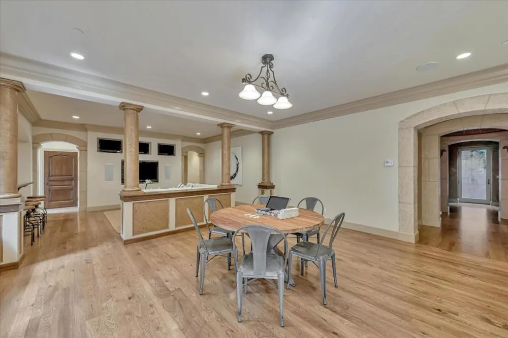 28025 Natoma Road Los Altos Hills, CA 94022