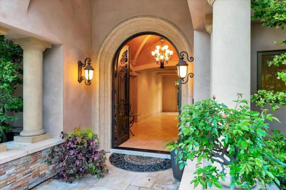 28025 Natoma Road Los Altos Hills, CA 94022