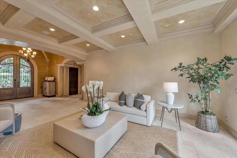 28025 Natoma Road Los Altos Hills, CA 94022