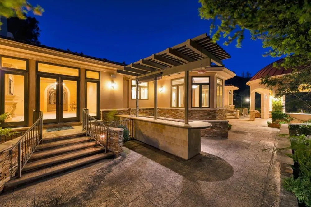 28025 Natoma Road Los Altos Hills, CA 94022