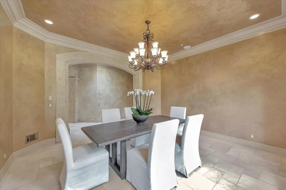 28025 Natoma Road Los Altos Hills, CA 94022