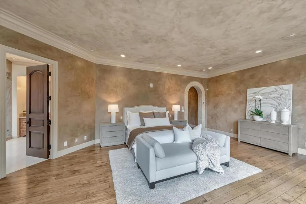28025 Natoma Road Los Altos Hills, CA 94022