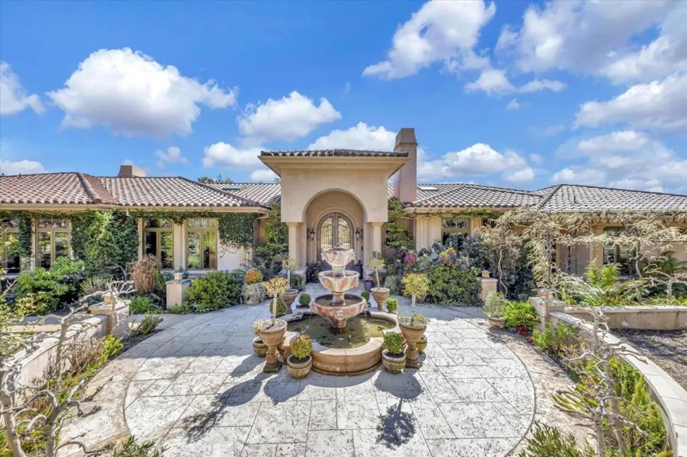28025 Natoma Road Los Altos Hills, CA 94022