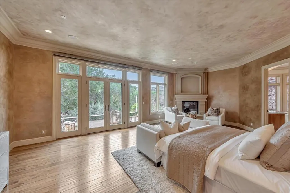 28025 Natoma Road Los Altos Hills, CA 94022