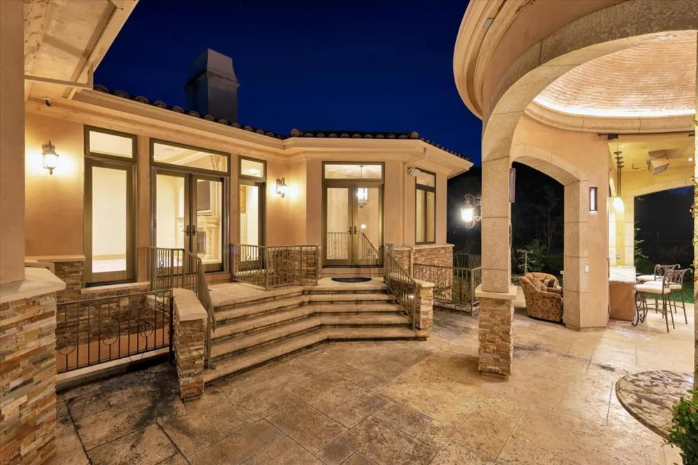 28025 Natoma Road Los Altos Hills, CA 94022