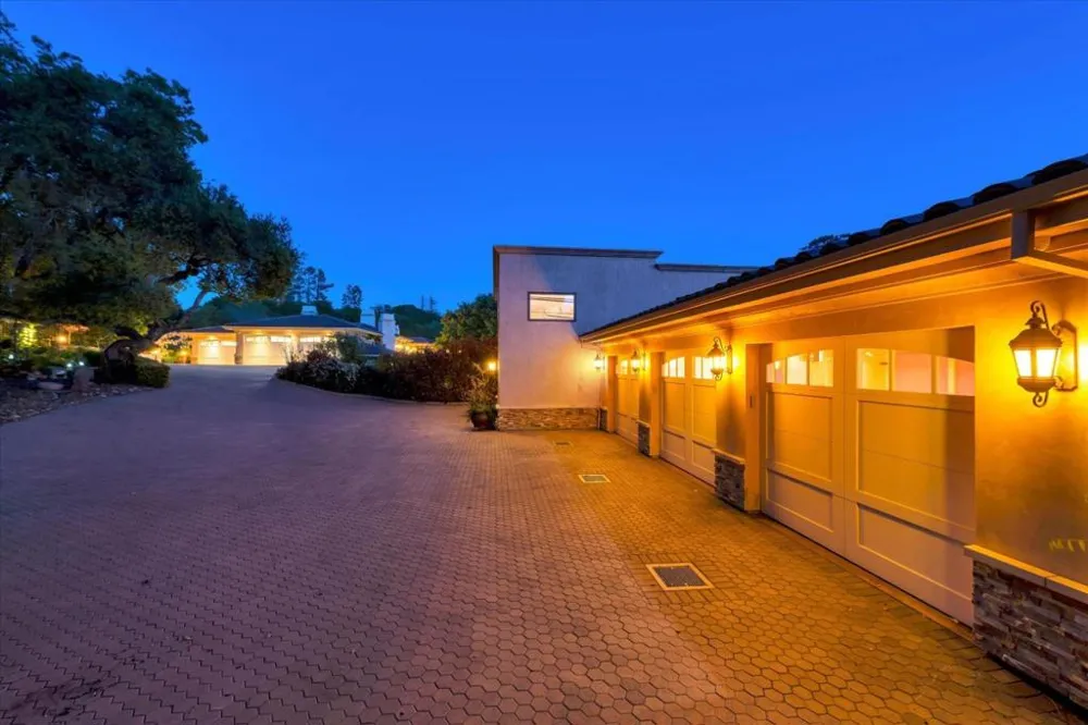 28025 Natoma Road Los Altos Hills, CA 94022