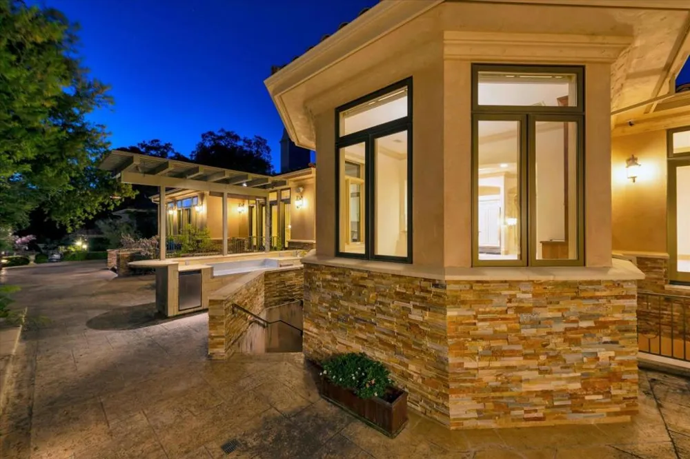28025 Natoma Road Los Altos Hills, CA 94022