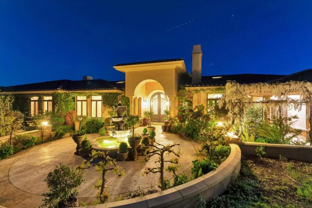 28025 Natoma Road Los Altos Hills, CA 94022