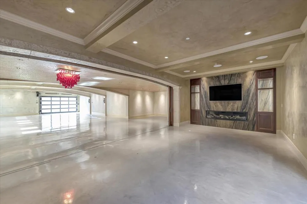 28025 Natoma Road Los Altos Hills, CA 94022