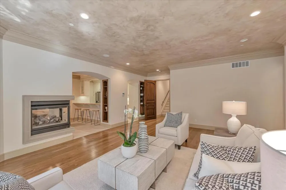 28025 Natoma Road Los Altos Hills, CA 94022