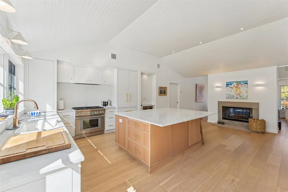25 Lamb Avenue Quogue, NY 11959