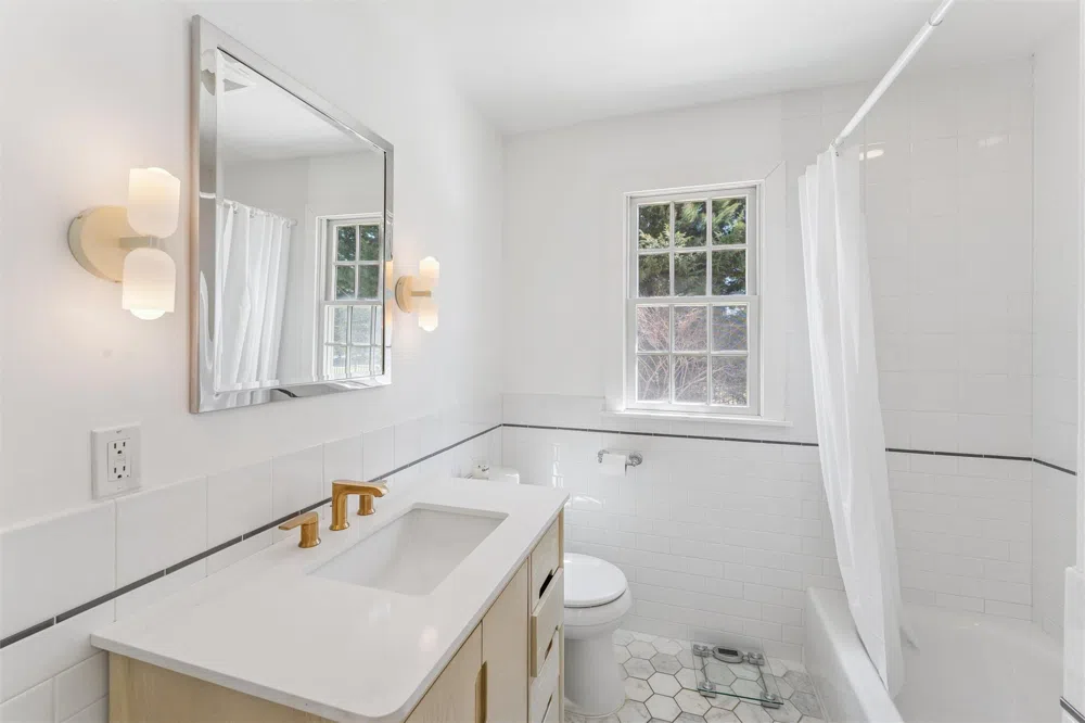 25 Lamb Avenue Quogue, NY 11959
