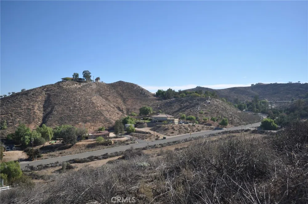 Mandeville Dr Lake Mathews, CA 92570