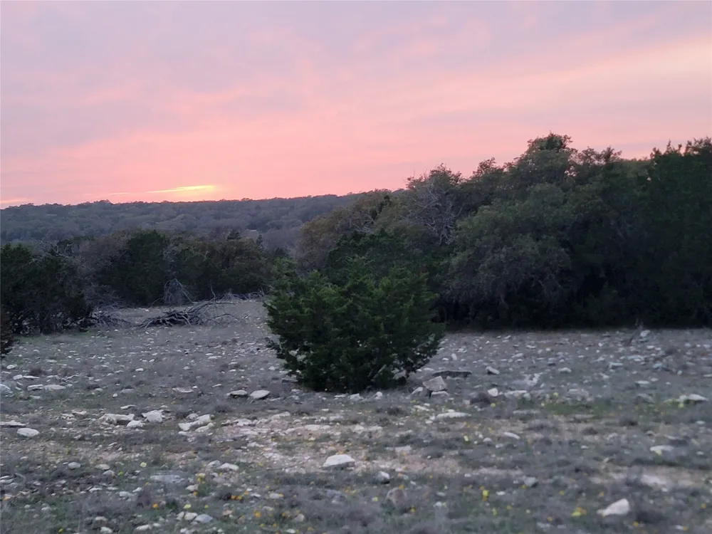 919 SD #16010 Rocksprings, TX 78880