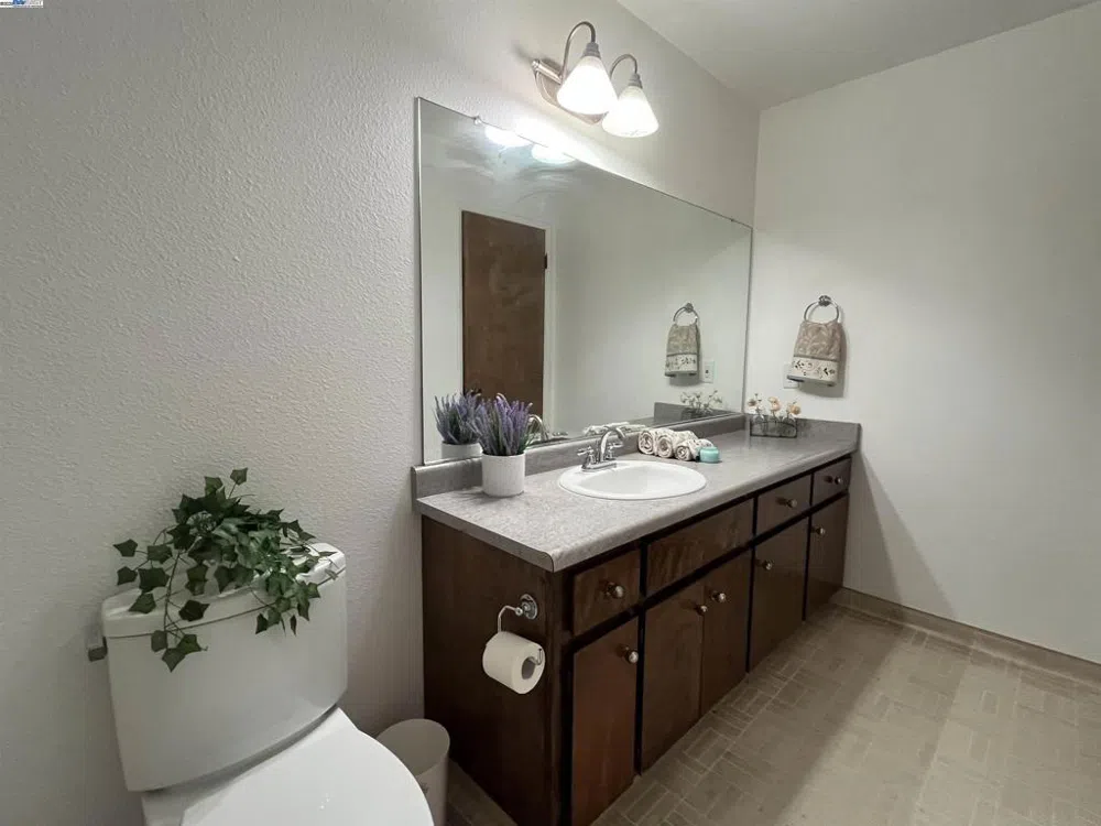 1290 Orange Ave Patterson, CA 95363