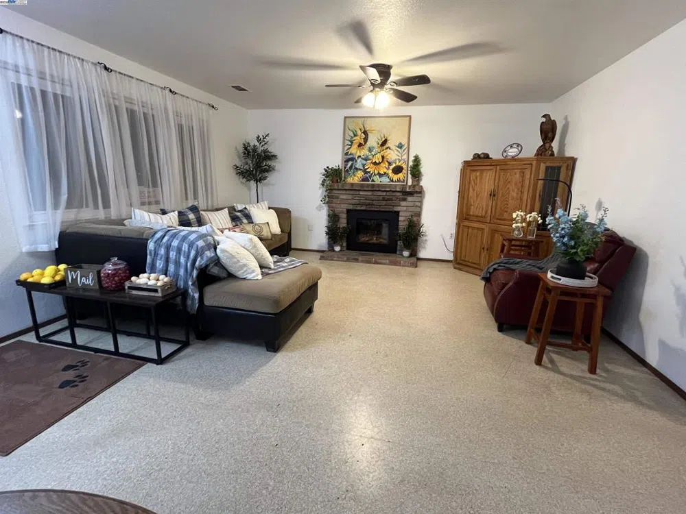 1290 Orange Ave Patterson, CA 95363