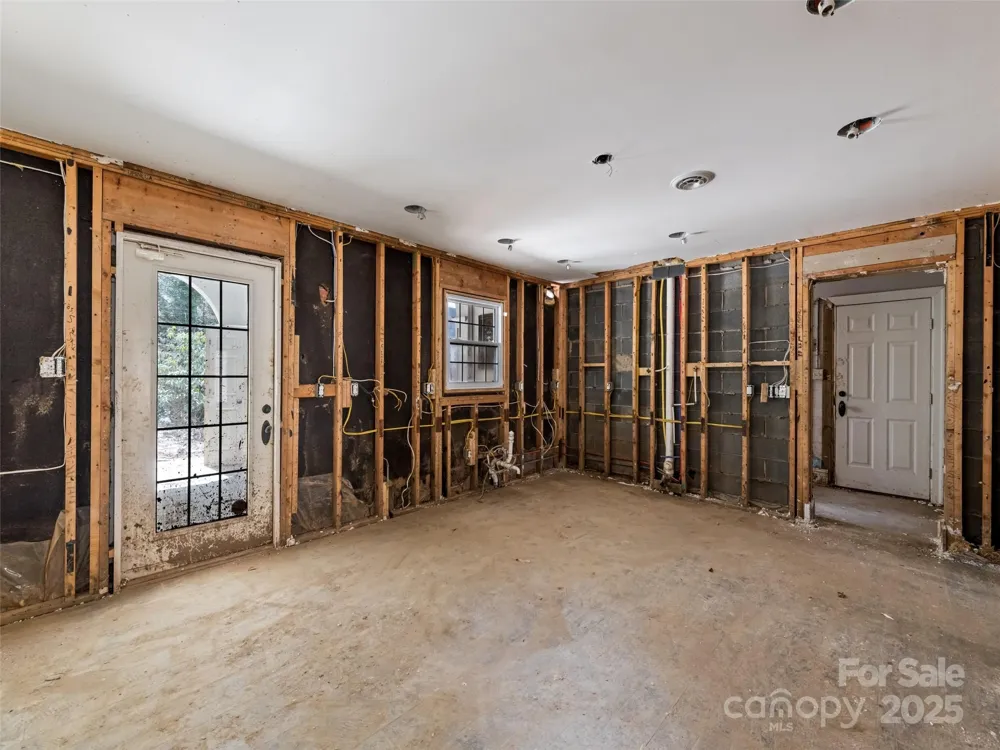 21 Riverbend Road Canton, NC 28716