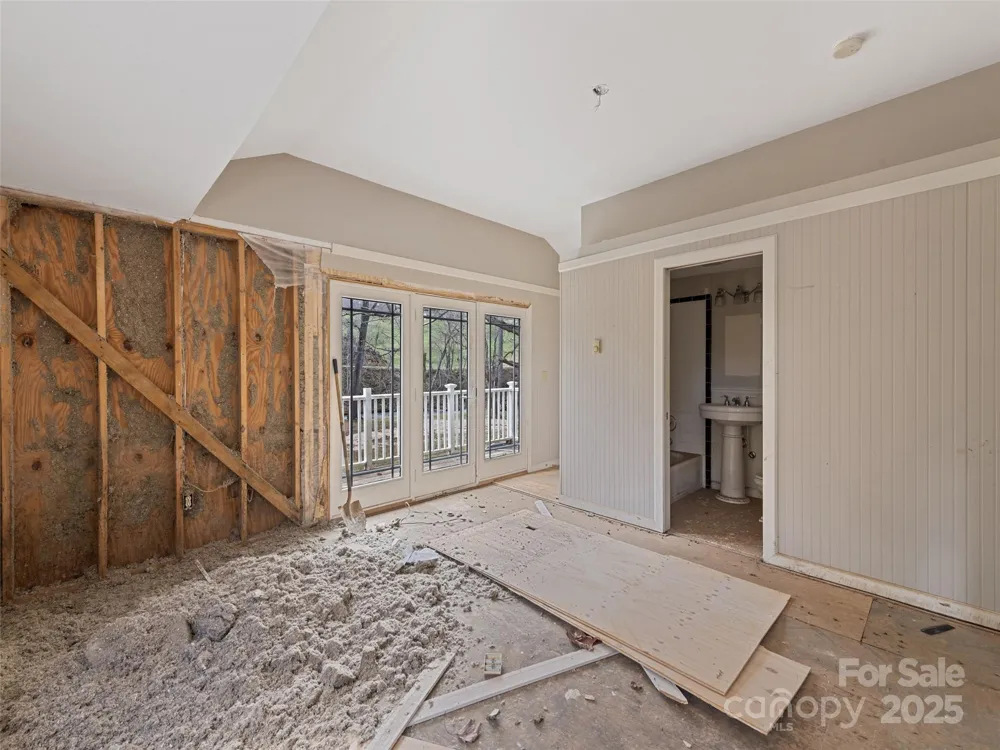 61 Riverbend Road Canton, NC 28716