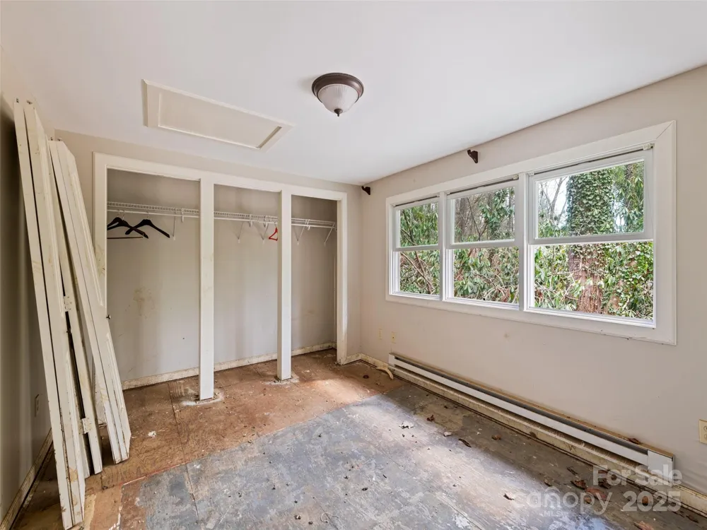 61 Riverbend Road Canton, NC 28716