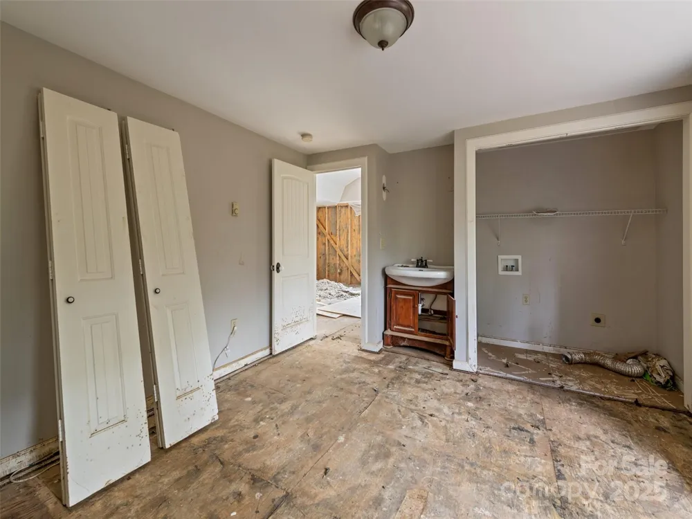 61 Riverbend Road Canton, NC 28716