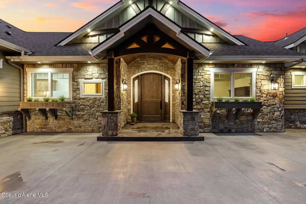 8491 Mckinley Lane Hayden, ID 83835